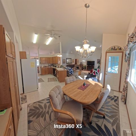 2450 Julie Lane, Twin Falls, ID 83301