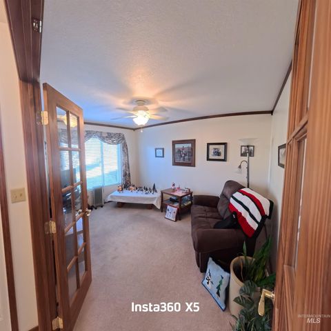 2450 Julie Lane, Twin Falls, ID 83301