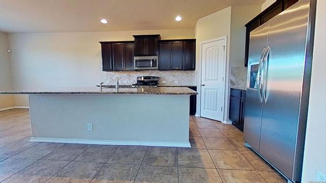 136 JOLIE CIR, Boerne, TX 78015