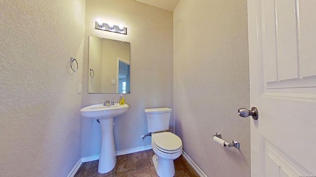 136 JOLIE CIR, Boerne, TX 78015