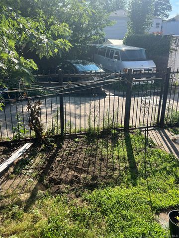 11438 198th Street, Saint Albans, NY 11412
