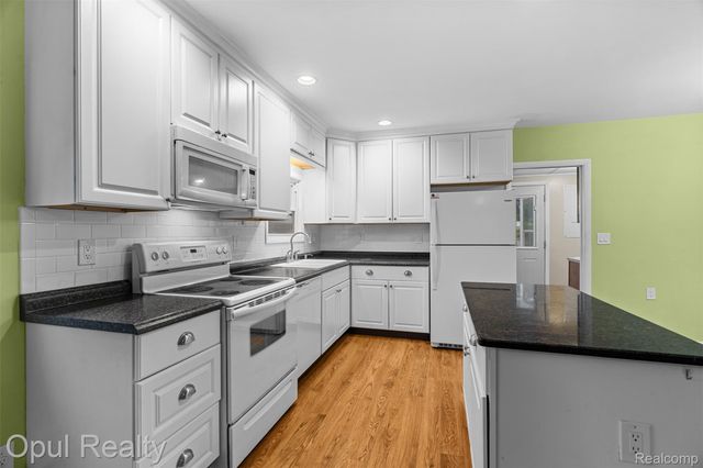1007 Michigan Street, Brighton, MI 48116