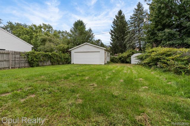1007 Michigan Street, Brighton, MI 48116