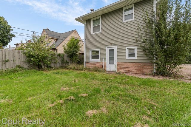1007 Michigan Street, Brighton, MI 48116