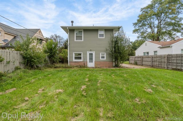 1007 Michigan Street, Brighton, MI 48116