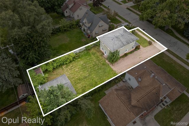 1007 Michigan Street, Brighton, MI 48116