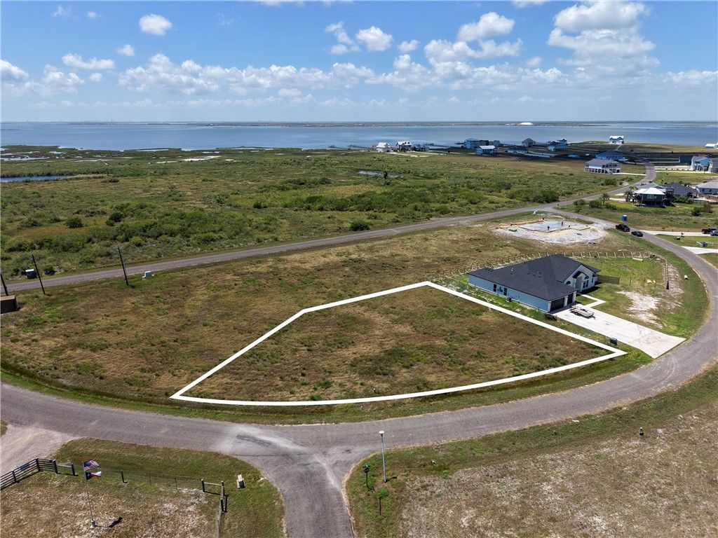 16 Northpointe Cir, Rockport, TX 78382 — photo 2