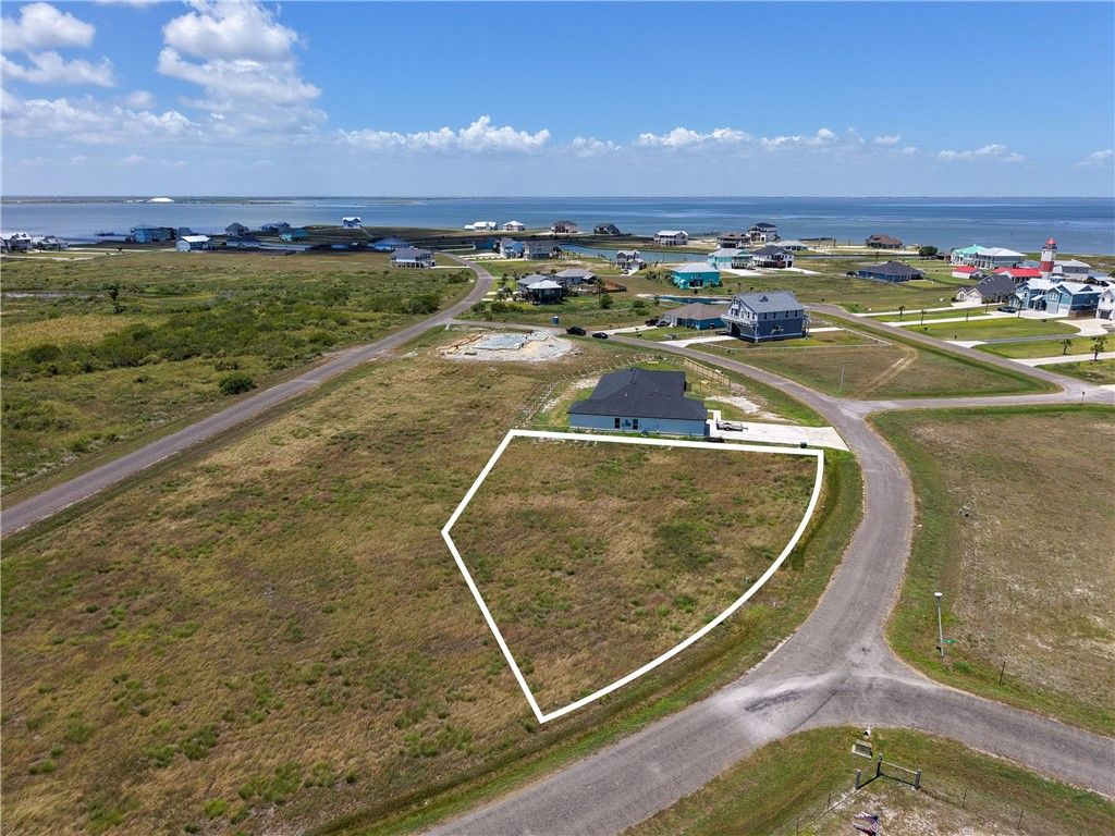 16 Northpointe Cir, Rockport, TX 78382 — photo 3