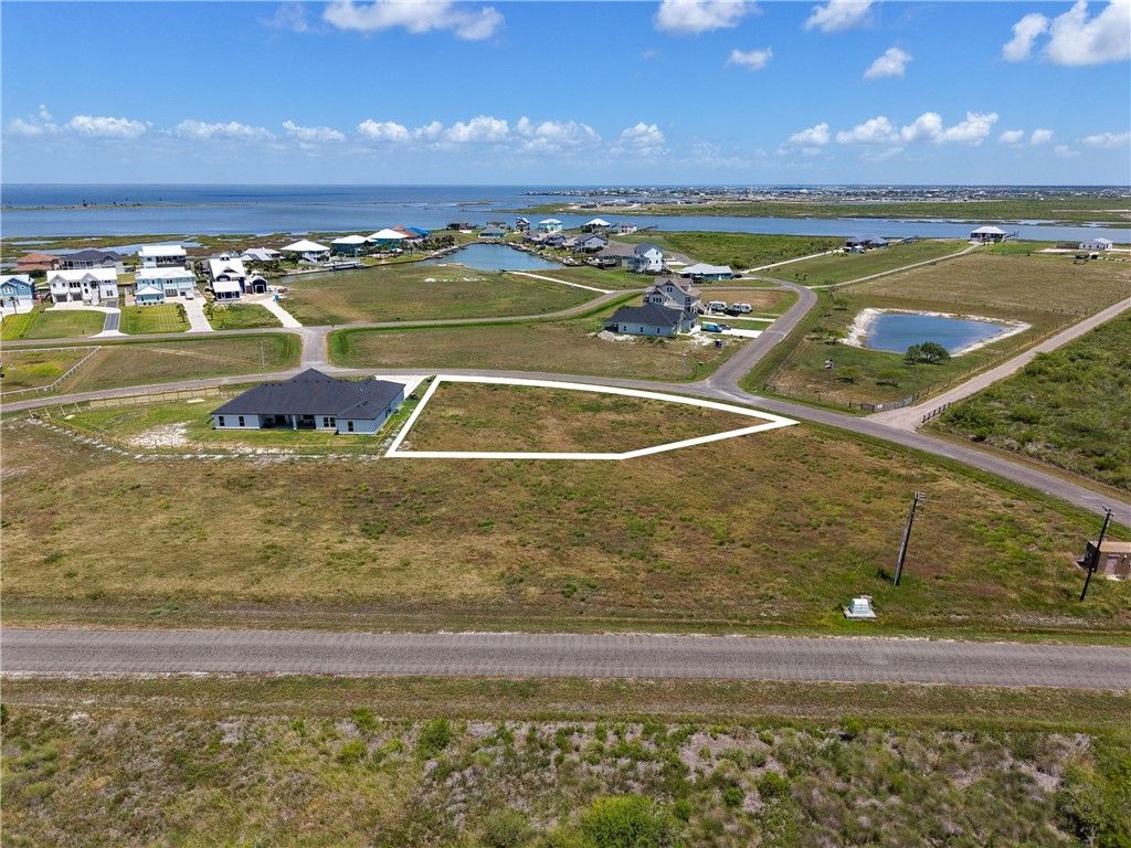 16 Northpointe Cir, Rockport, TX 78382 — photo 4