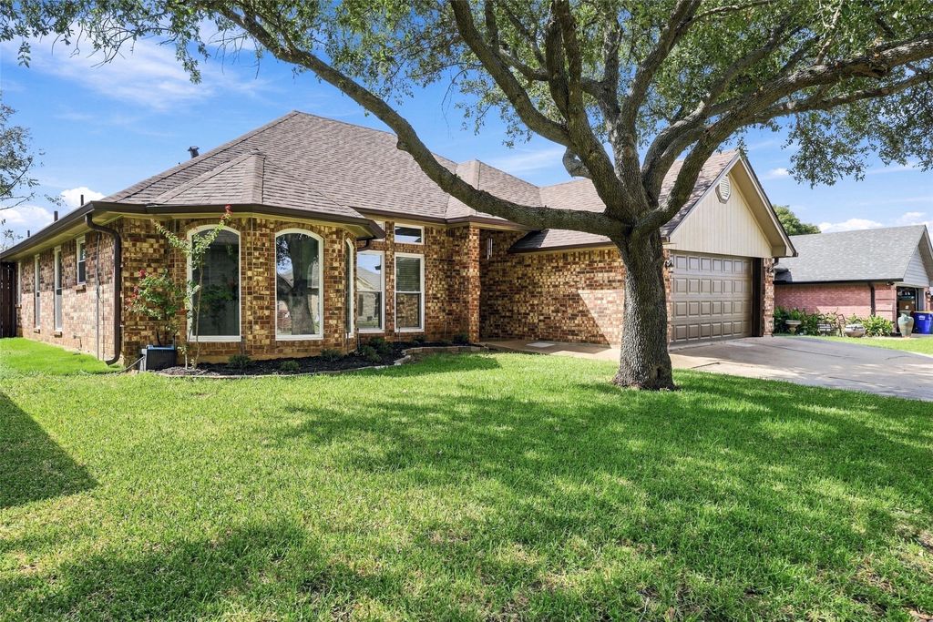 6036 Sundown Drive, Watauga, TX 76148 — exterior