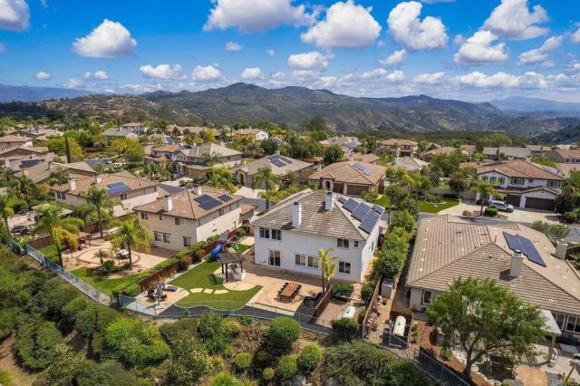 27853 Dogwood Gln, Escondido, CA 92026