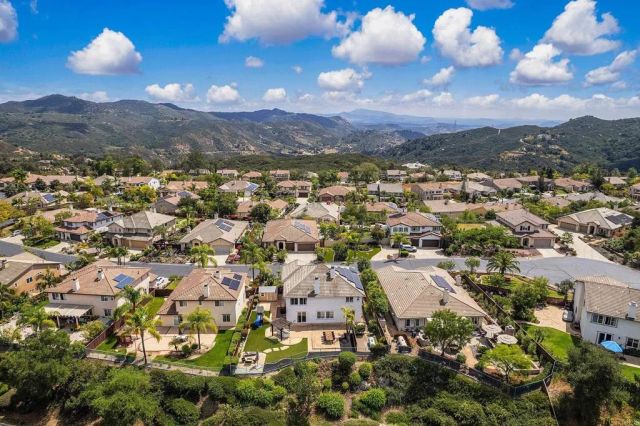 27853 Dogwood Gln, Escondido, CA 92026