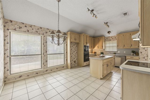 131 Sandy Creek Drive, Desoto, TX 75115