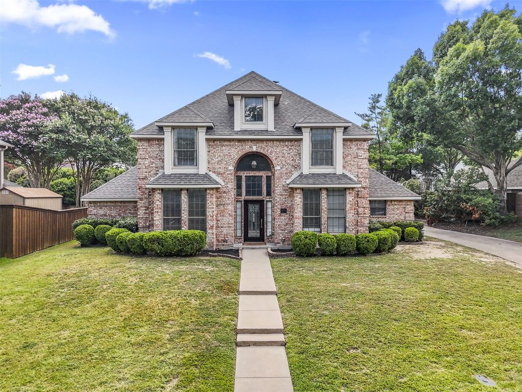 131 Sandy Creek Drive, Desoto, TX 75115