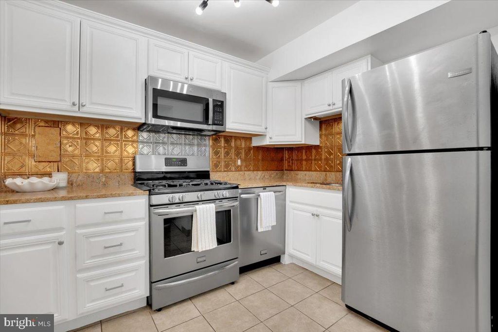 5904 MAYFLOWER CT, Alexandria, VA 22312