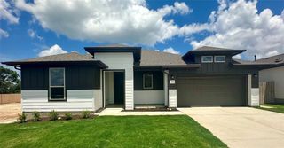 300 Treadwell LN, Kyle, TX 78640