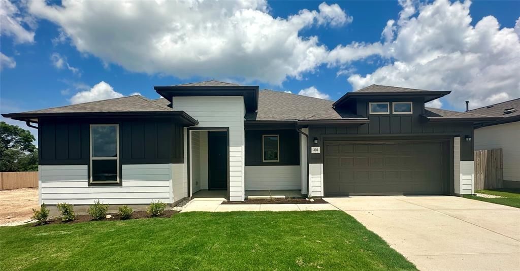 300 Treadwell LN, Kyle, TX 78640