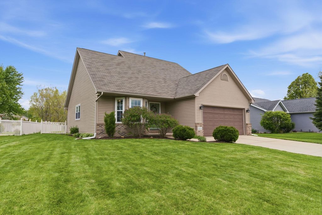 1406 Pine Creek Road, Valparaiso, IN 46383
