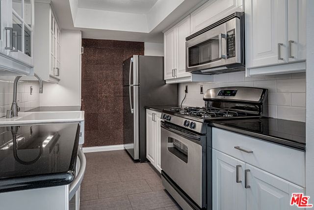 15002 Magnolia Boulevard 4, Sherman Oaks, CA 91403