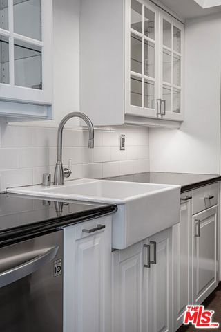 15002 Magnolia Boulevard 4, Sherman Oaks, CA 91403