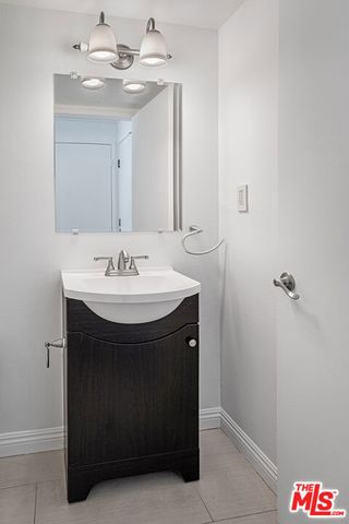 15002 Magnolia Boulevard 4, Sherman Oaks, CA 91403