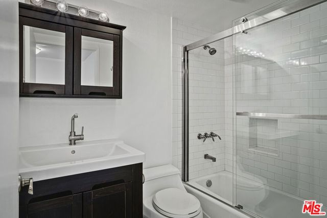 15002 Magnolia Boulevard 4, Sherman Oaks, CA 91403