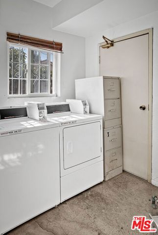 15002 Magnolia Boulevard 4, Sherman Oaks, CA 91403