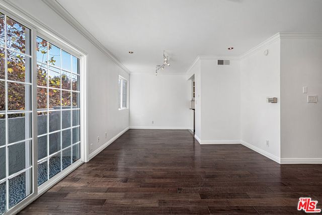 15002 Magnolia Boulevard 4, Sherman Oaks, CA 91403