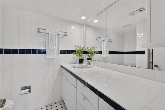 5019 Walnut Street E, Kansas City, MO 64112