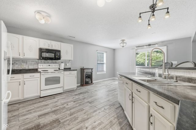 2258 Bridlewood Drive, Franklin, IN 46131