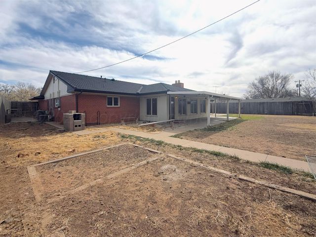 120 Bellaire Avenue, Dumas, TX 79029