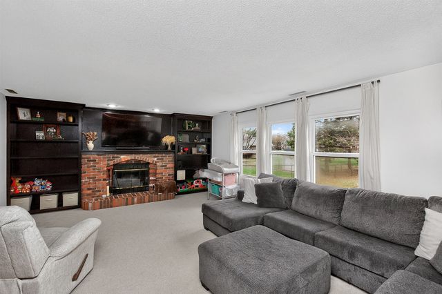 2429 Walnut Street, West Des Moines, IA 50265