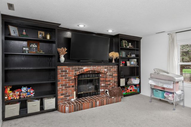 2429 Walnut Street, West Des Moines, IA 50265