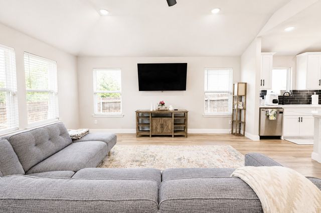 1420 Marshall Street, Greenville, TX 75401