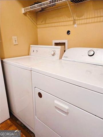 1497 Stoneleigh, Stone Mountain, GA 30088