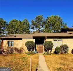 1497 Stoneleigh, Stone Mountain, GA 30088