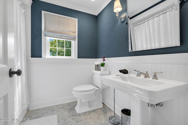 14 Circle Drive, Rumson, NJ 07760