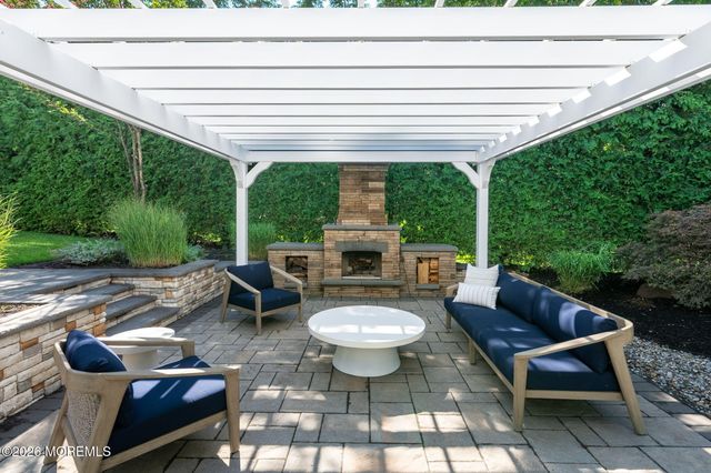 14 Circle Drive, Rumson, NJ 07760
