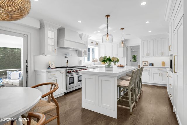14 Circle Drive, Rumson, NJ 07760