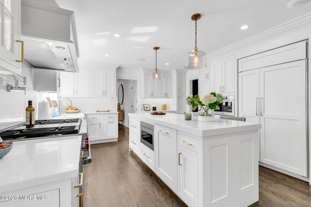 14 Circle Drive, Rumson, NJ 07760