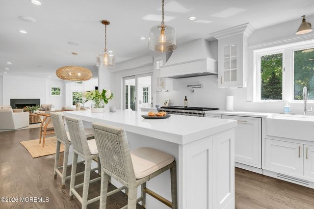 14 Circle Drive, Rumson, NJ 07760