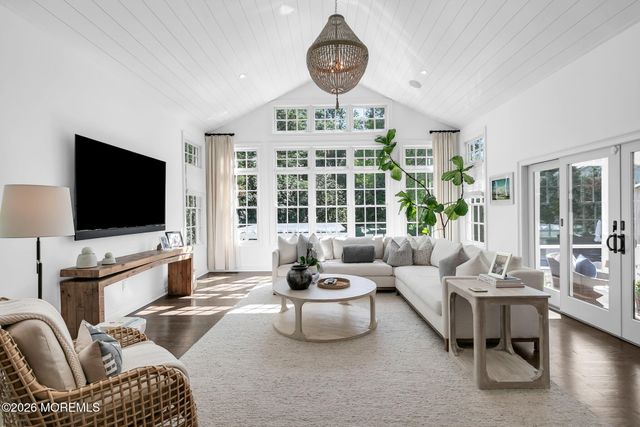 14 Circle Drive, Rumson, NJ 07760