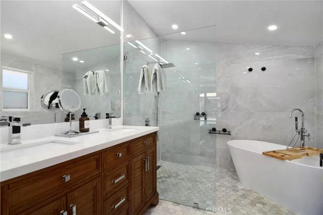 22253 Flanco Road, Woodland Hills, CA 91364