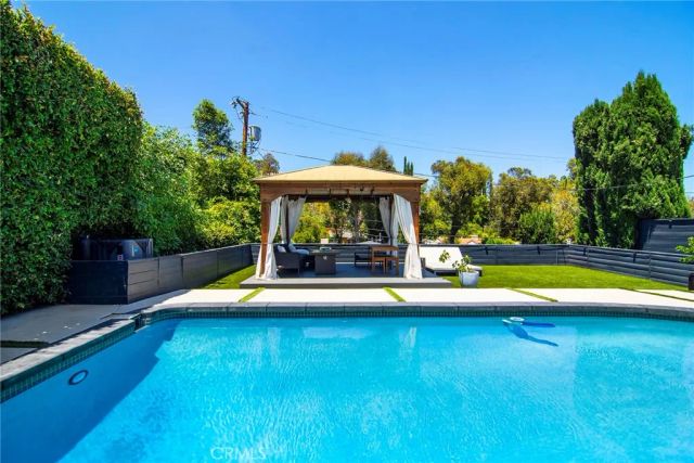 22253 Flanco Road, Woodland Hills, CA 91364