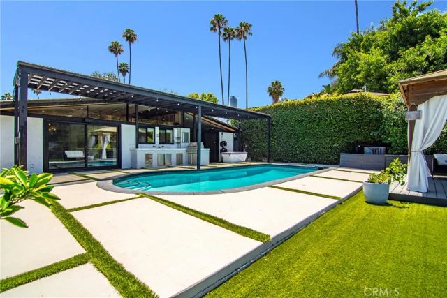 22253 Flanco Road, Woodland Hills, CA 91364