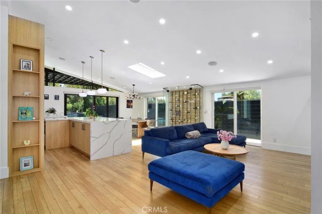 22253 Flanco Road, Woodland Hills, CA 91364