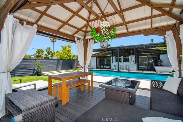 22253 Flanco Road, Woodland Hills, CA 91364