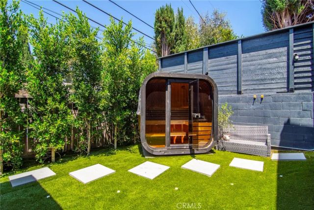 22253 Flanco Road, Woodland Hills, CA 91364