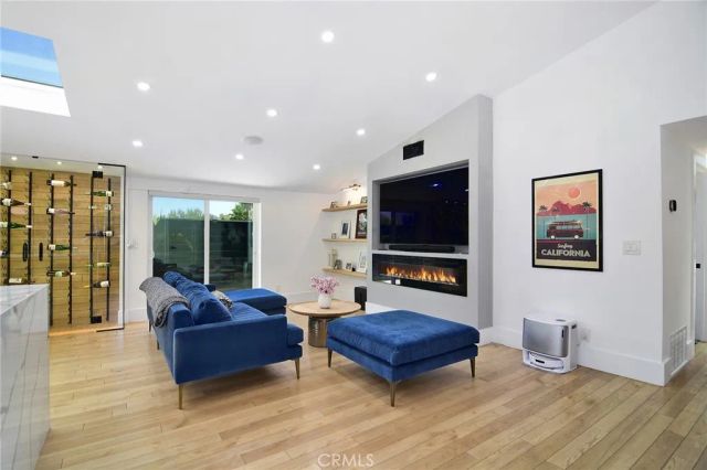 22253 Flanco Road, Woodland Hills, CA 91364