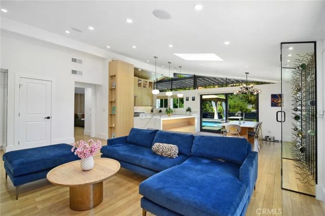 22253 Flanco Road, Woodland Hills, CA 91364
